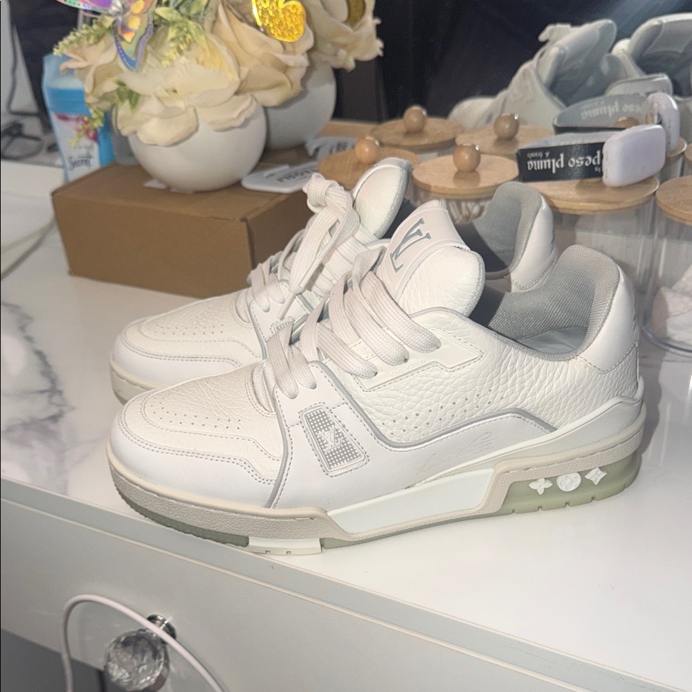 Louis Vuitton Off-White/Tan Signature Low-Top Sneakers